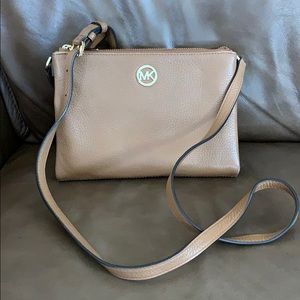 Micheal Kors Crossbody bag/wallet